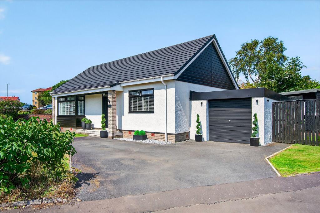 Main image of property: 44 Whyte Avenue, Irvine, KA12 0EQ