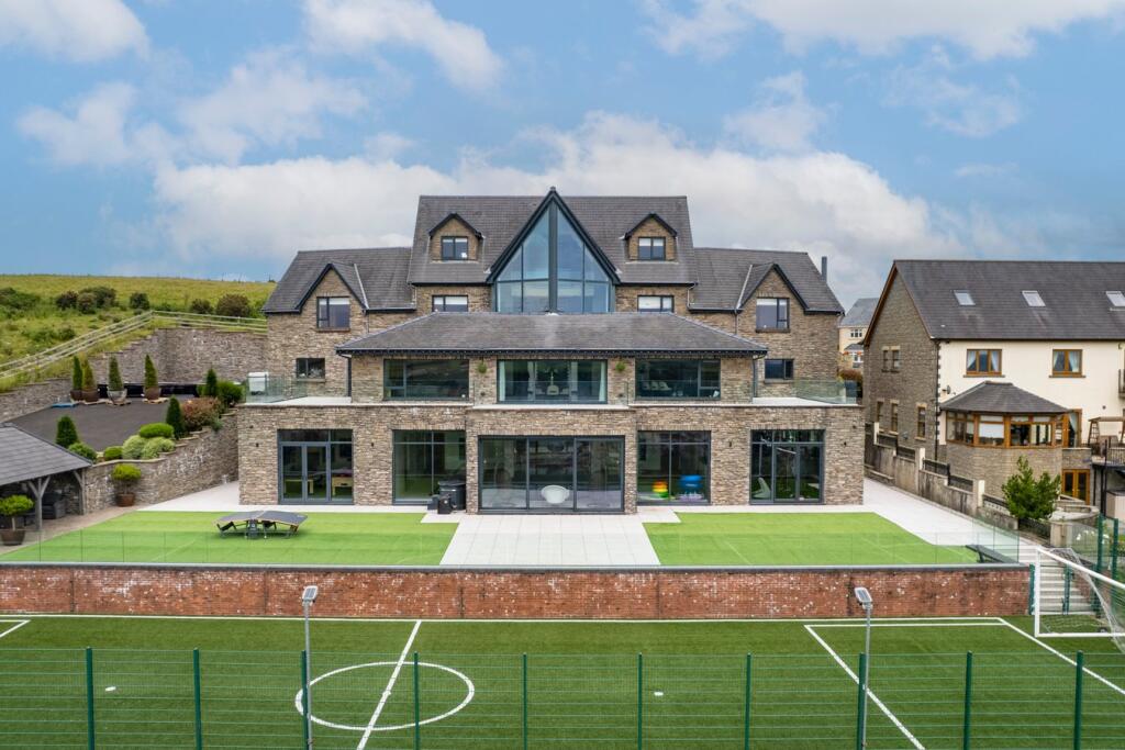 Main image of property: Coed Y Bronallt, Pontarddulais, Swansea, SA4