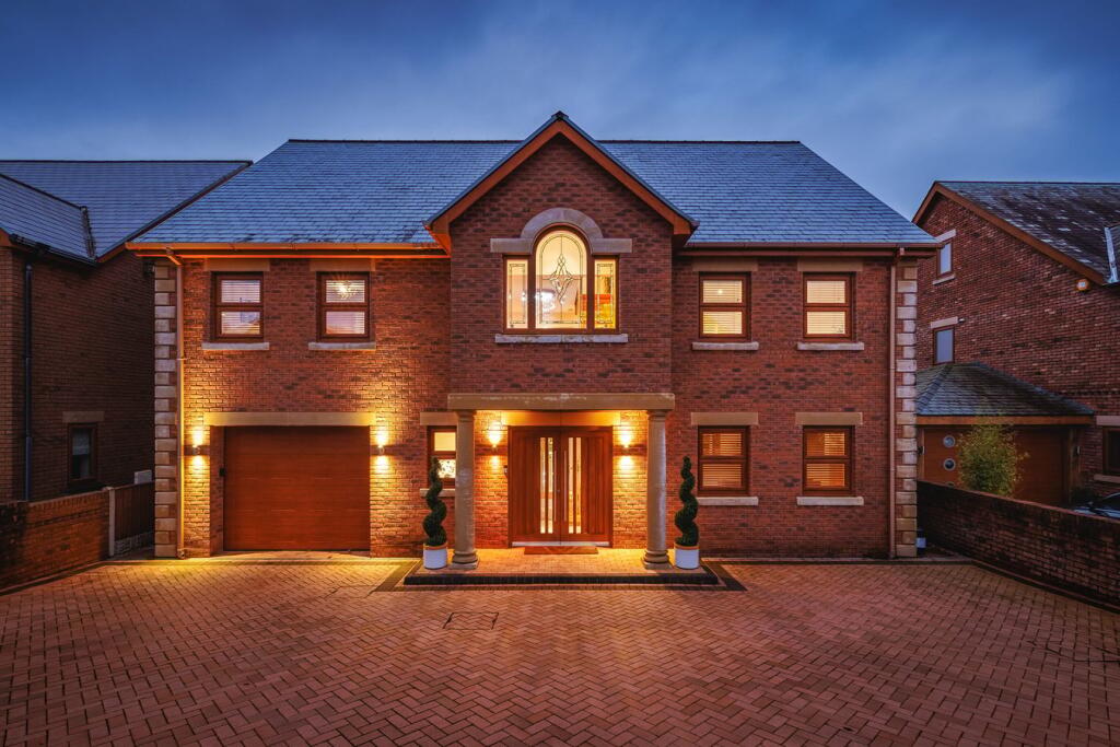 Main image of property: Aber Llwchwr, Llangennech, SA14