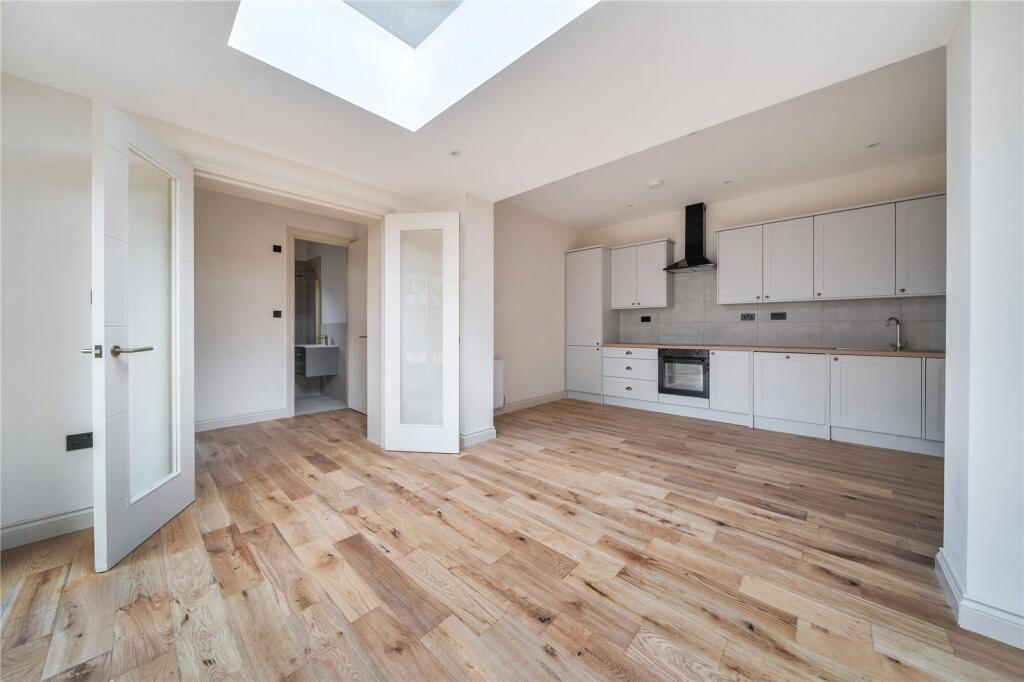 Main image of property: Avenue Gardens, London