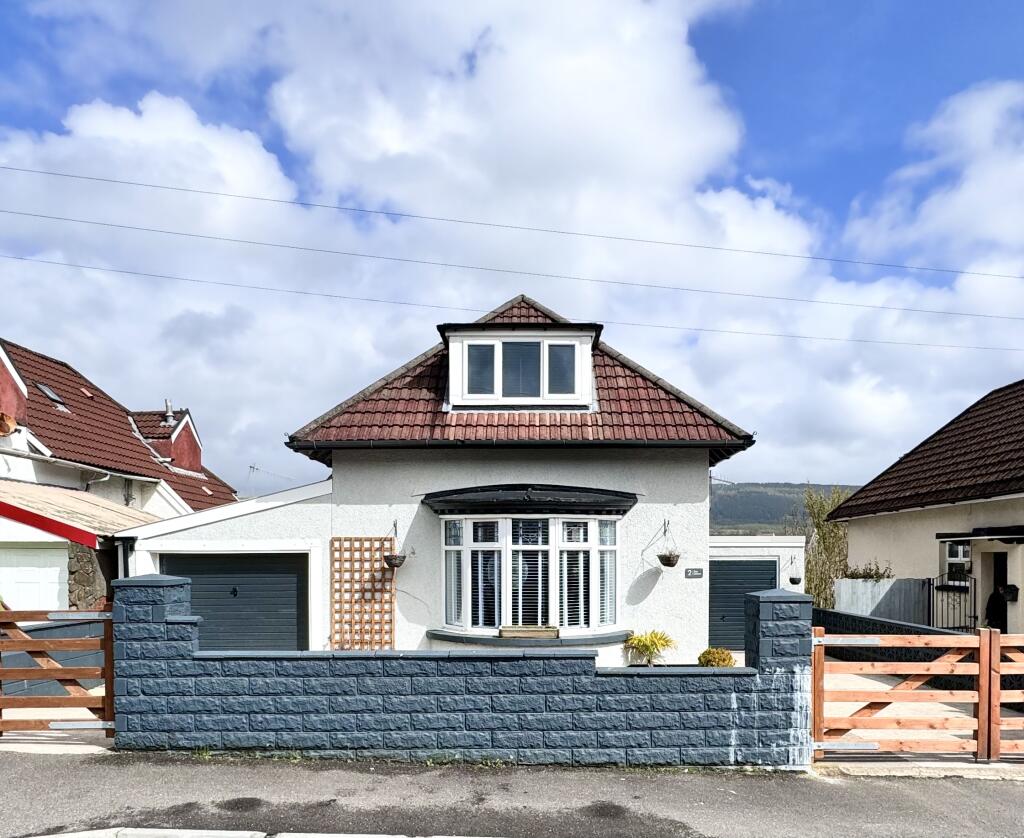 3 bedroom detached house for sale in The Grove, Aberdare, CF44