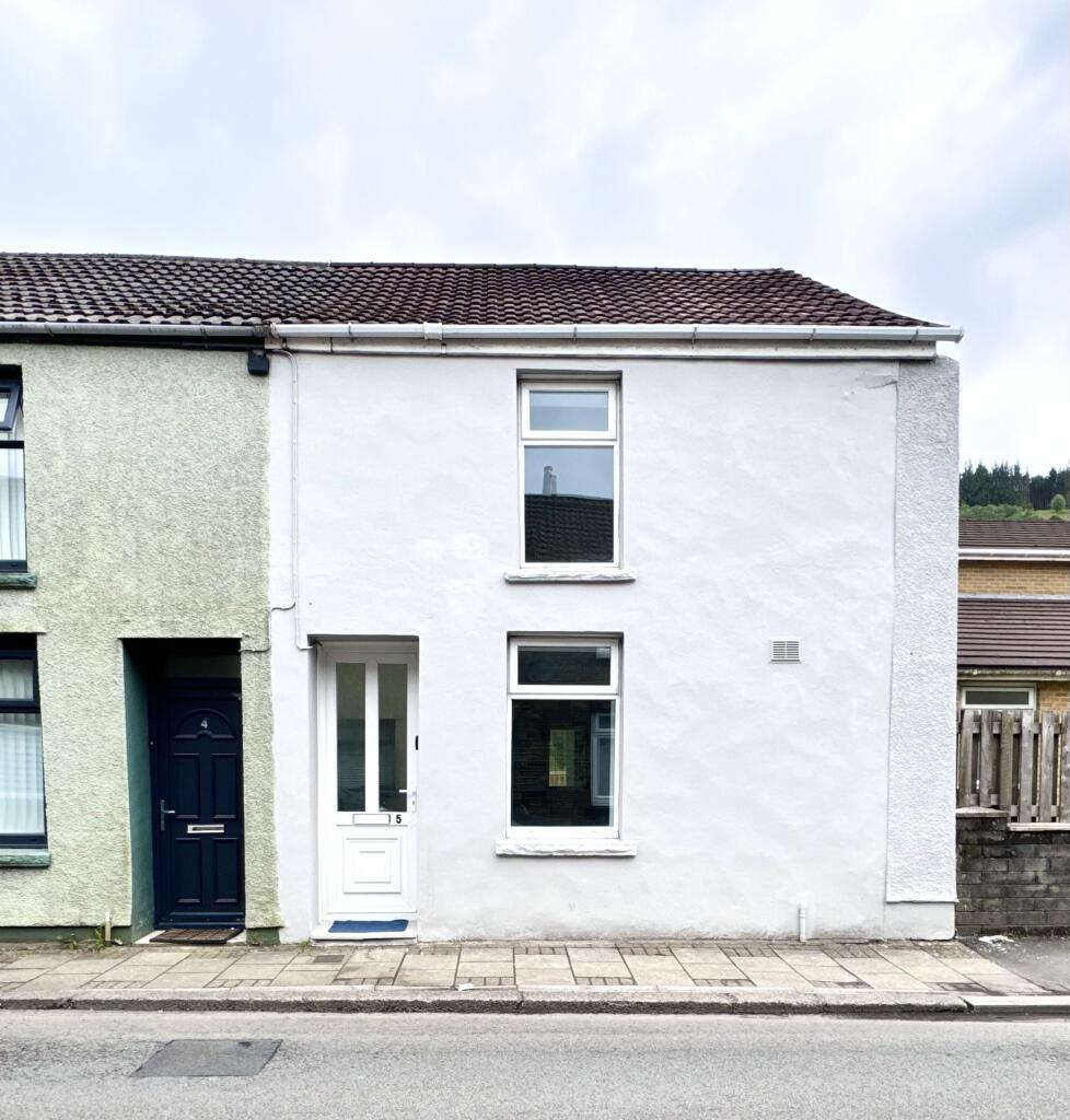 2 bedroom end of terrace house for sale in Glanaman Road, Cwmaman