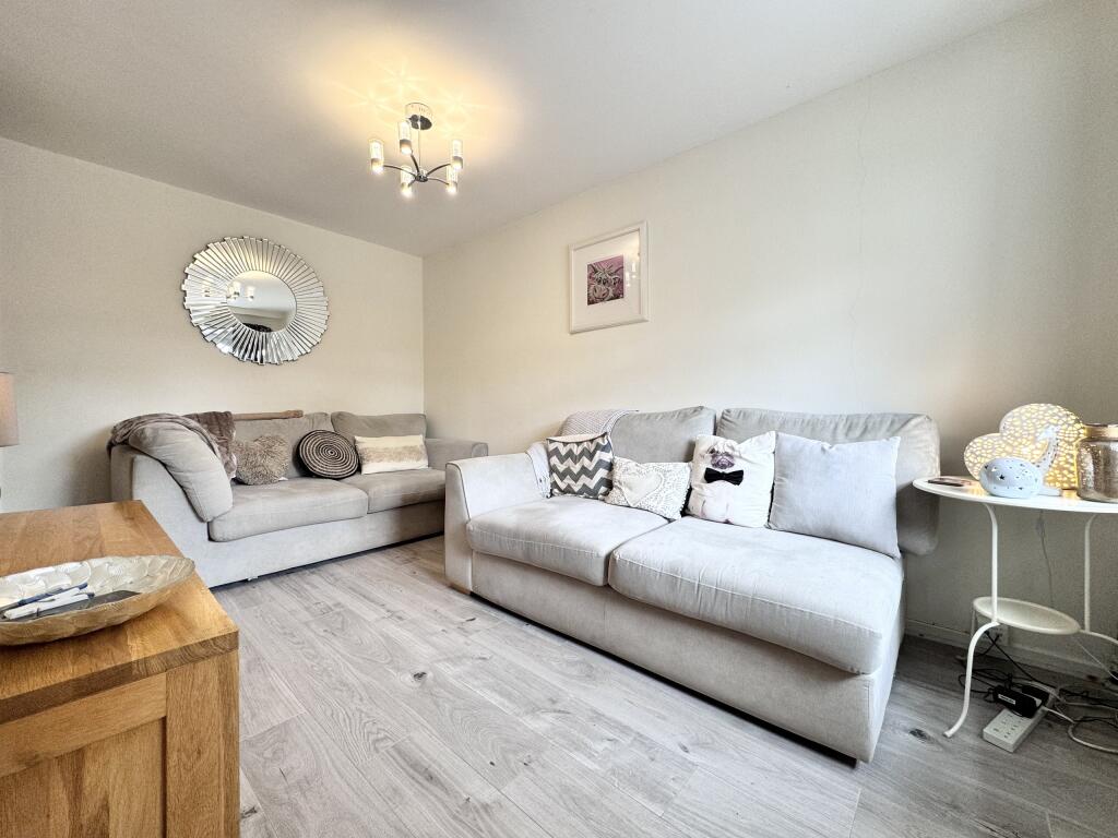 Additional property image - Exhibition Row, Llwydcoed, Aberdare