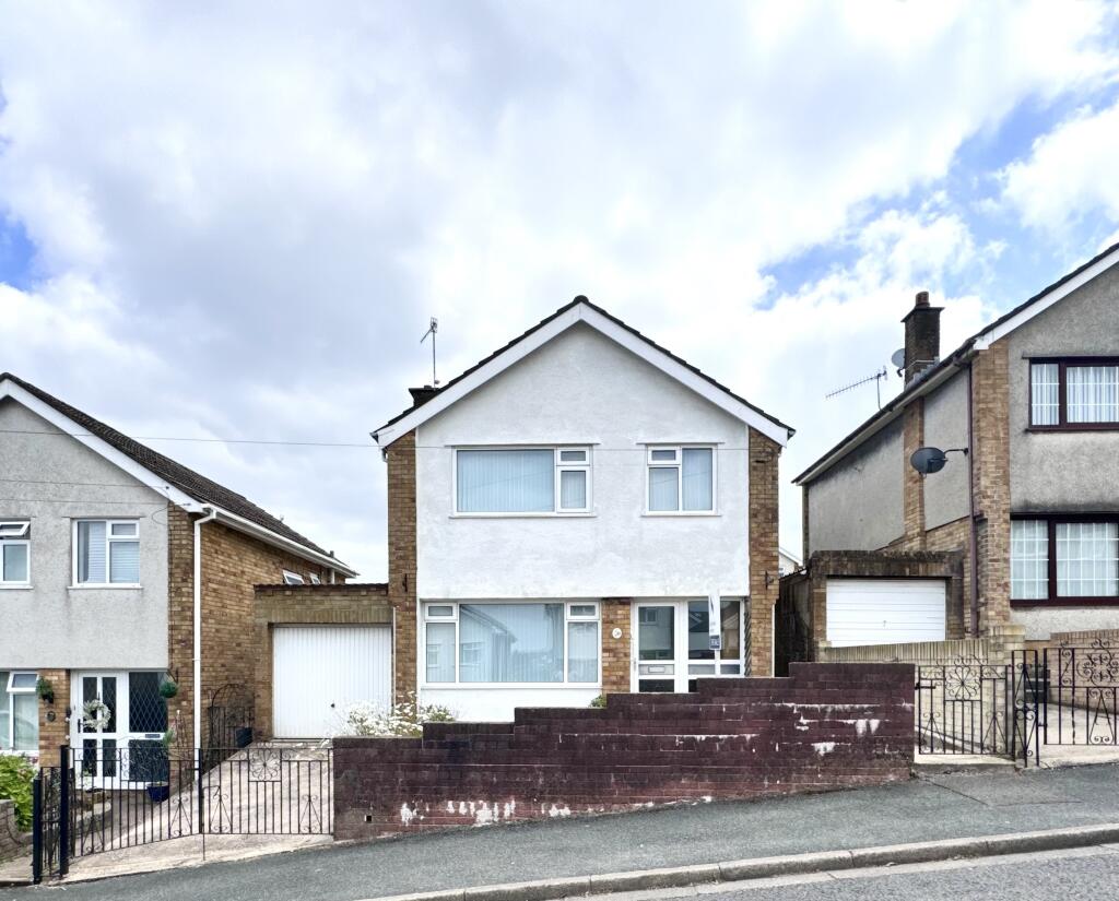 3 bedroom detached house for sale in Haulwen, Cwmdare, Aberdare, CF44