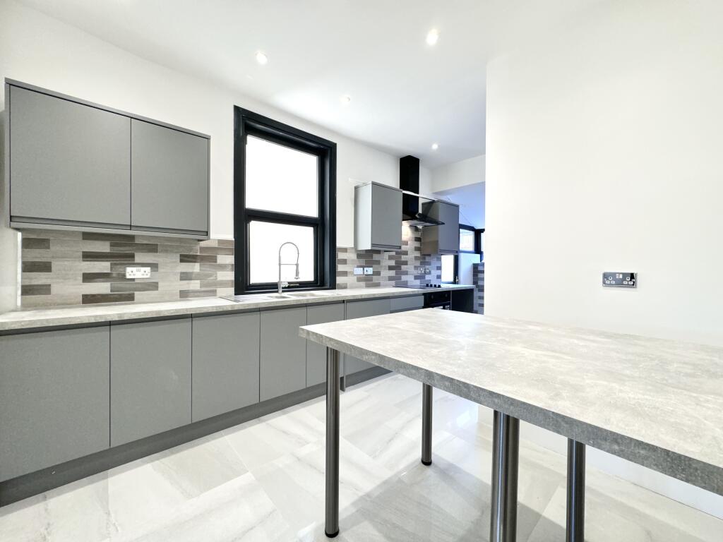 Additional property image - Broncynon Terrace, Aberdare, South Glamorgan