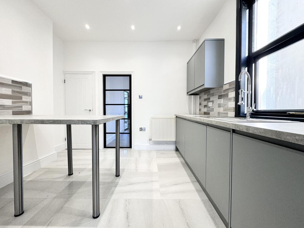 Additional property image - Broncynon Terrace, Aberdare, South Glamorgan