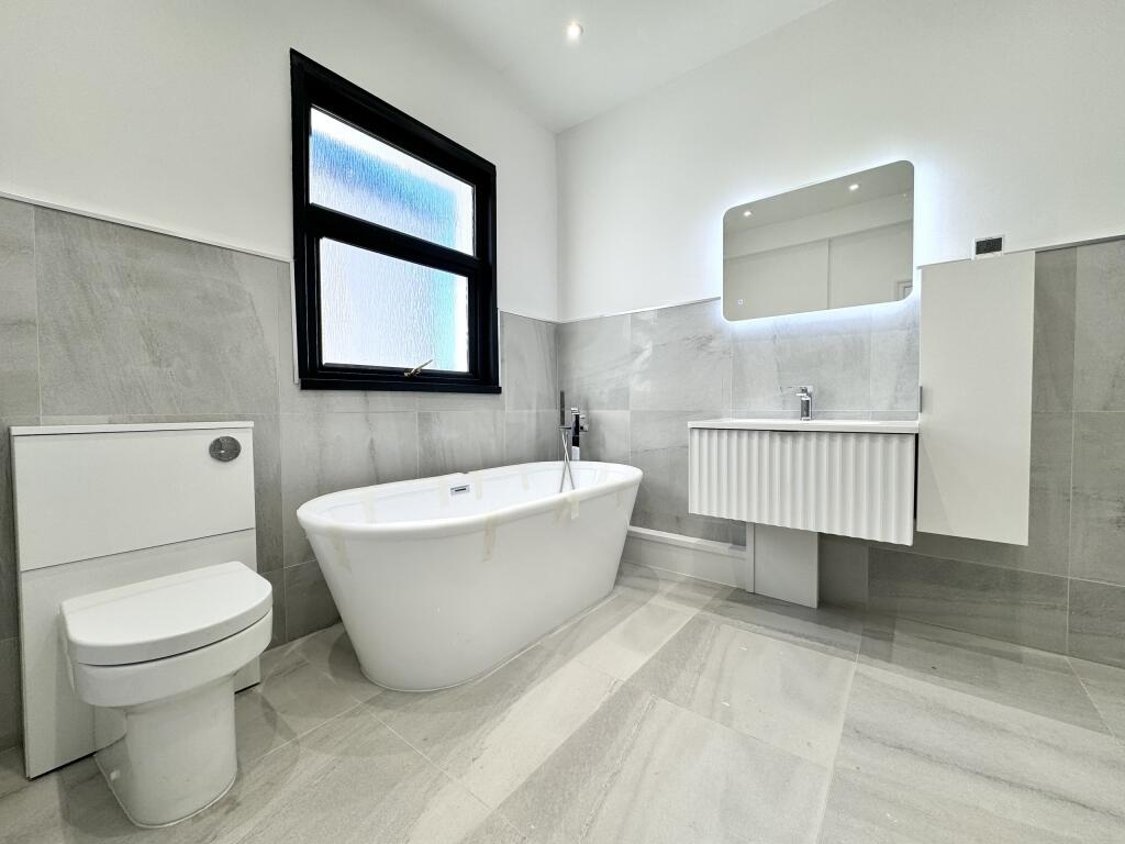 Additional property image - Broncynon Terrace, Aberdare, South Glamorgan