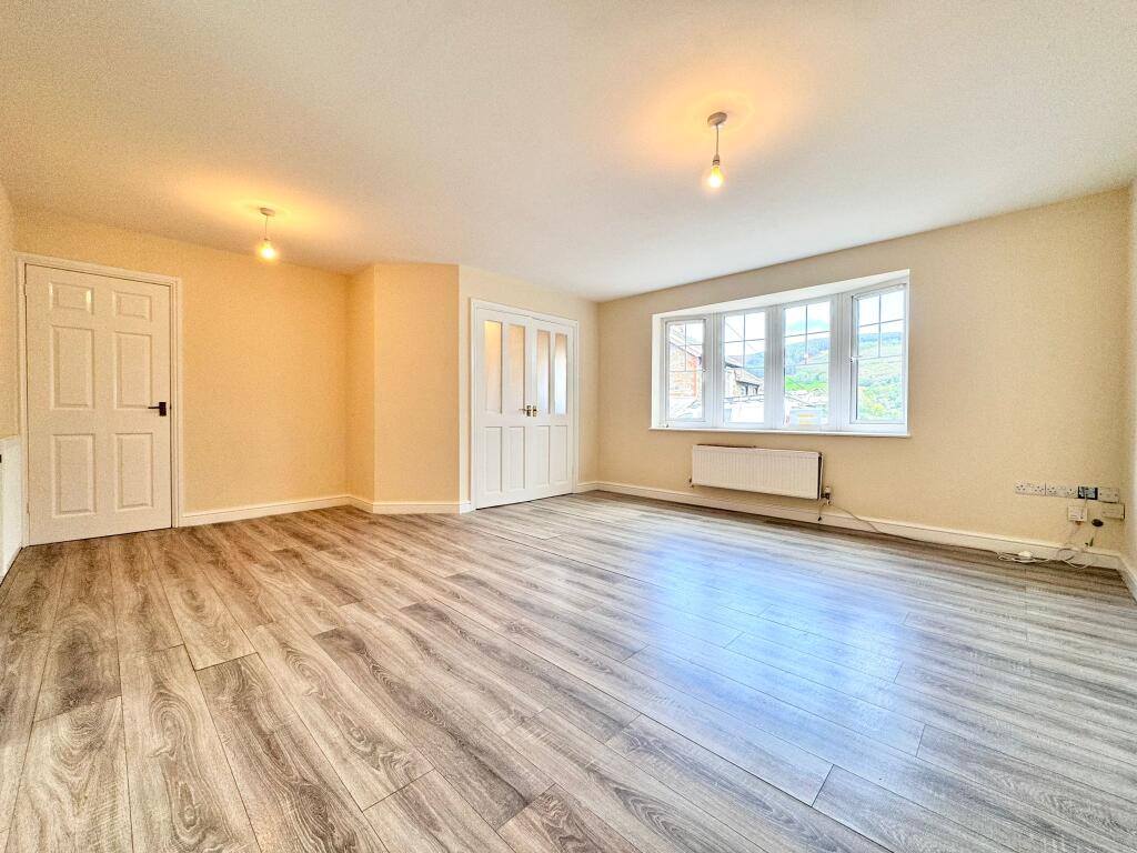 Additional property image - The Oak, Stream Street, Mountain Ash