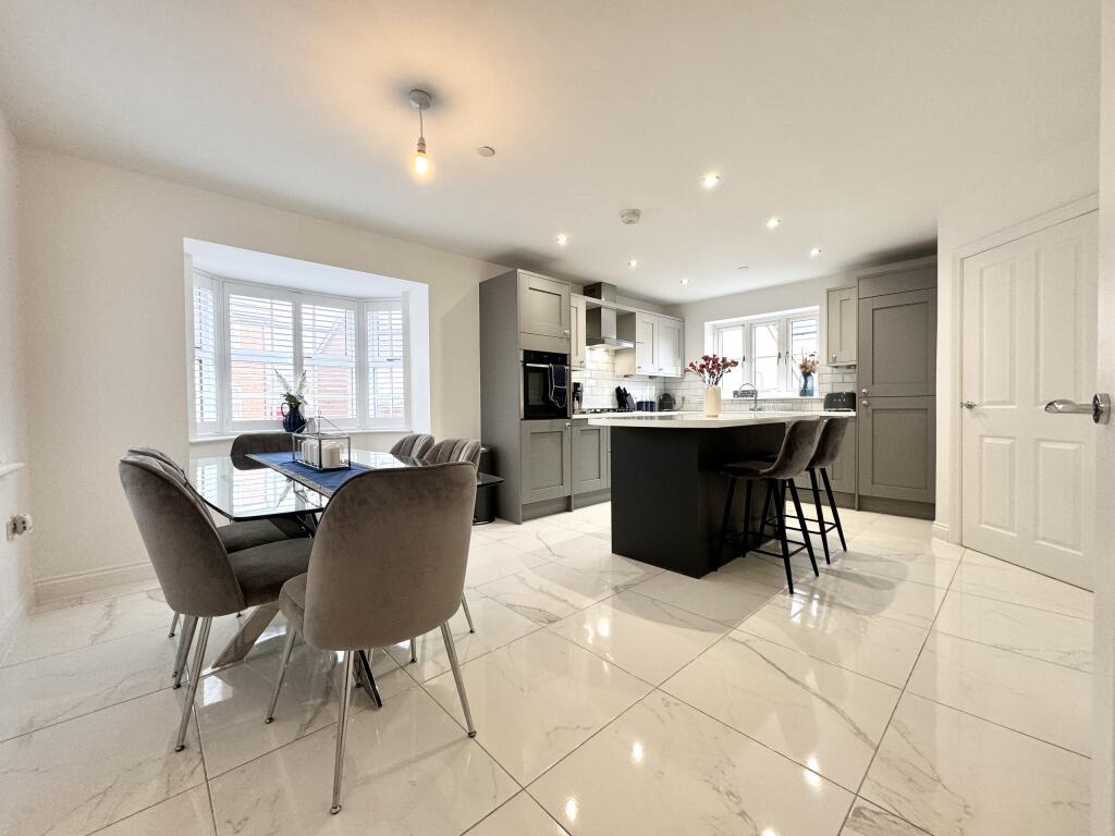 Additional property image - Ffordd Y Coleg, Aberdare