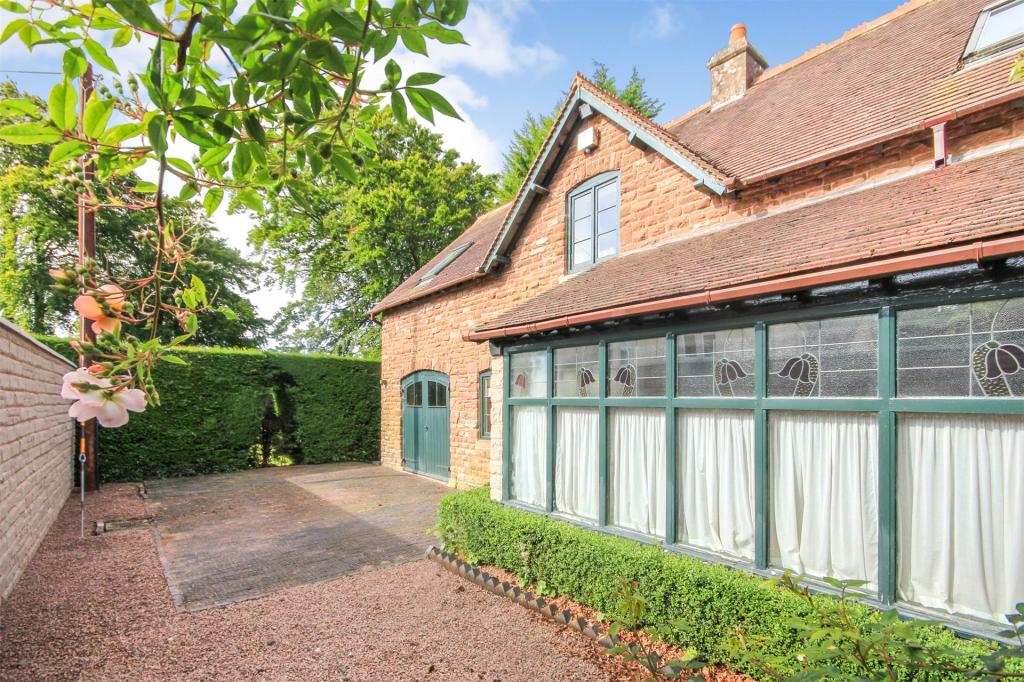 3 bedroom semidetached house for sale in Brockington Grange