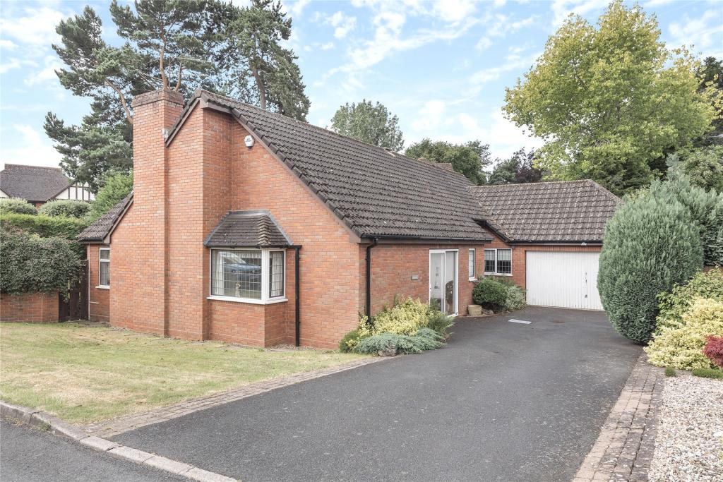 4 bedroom bungalow for sale in Landsgate, Pedmore, Stourbridge, West