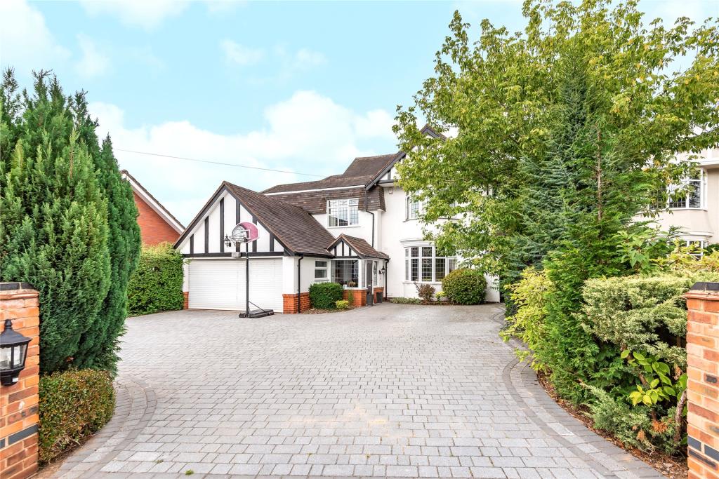 4 bedroom detached house for sale in Newfield Road, Hagley, Stourbridge