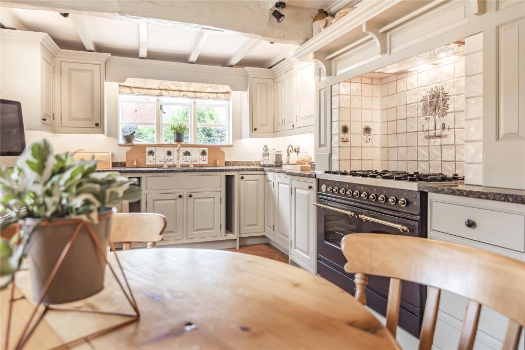 3 bedroom detached house for sale in Church Road, Belbroughton