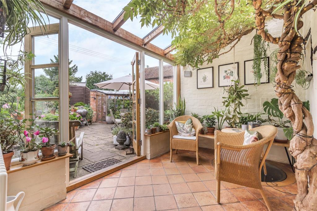 3 bedroom detached house for sale in Church Road, Belbroughton