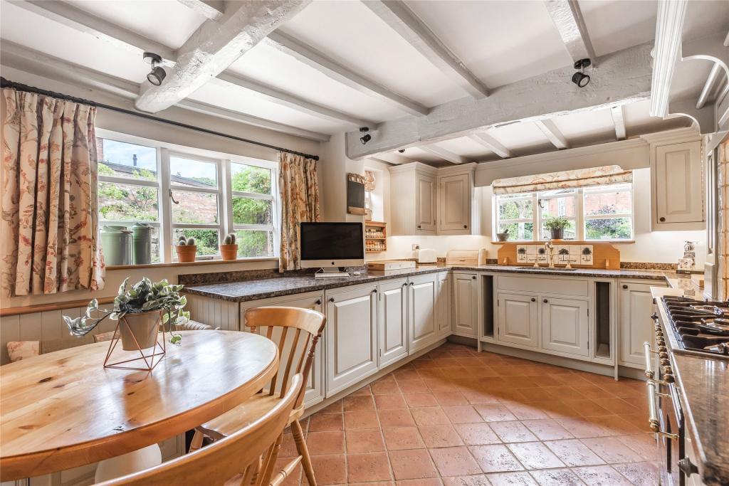 3 bedroom detached house for sale in Church Road, Belbroughton