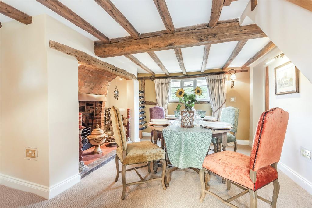 3 bedroom detached house for sale in Church Road, Belbroughton