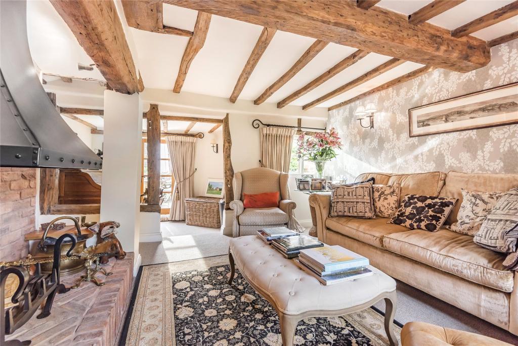 3 bedroom detached house for sale in Church Road, Belbroughton