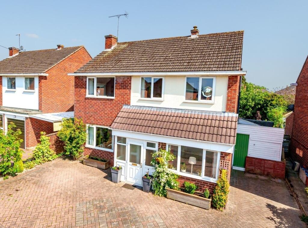 4 bedroom detached house for sale in The Ridgeway, StourportonSevern