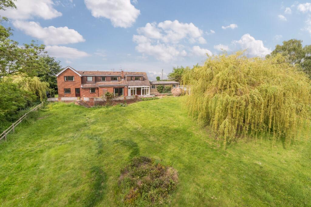 4 bedroom detached house for sale in Ryden Lane, Charlton, Pershore, WR10