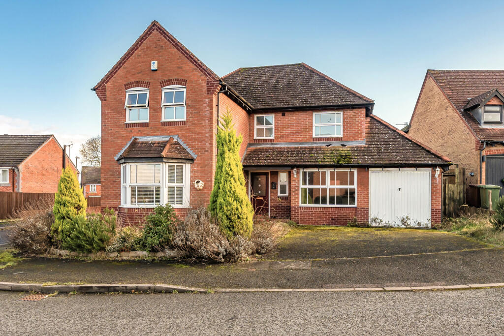 4 bedroom detached house for sale in Oakleaf Rise, Far Forest