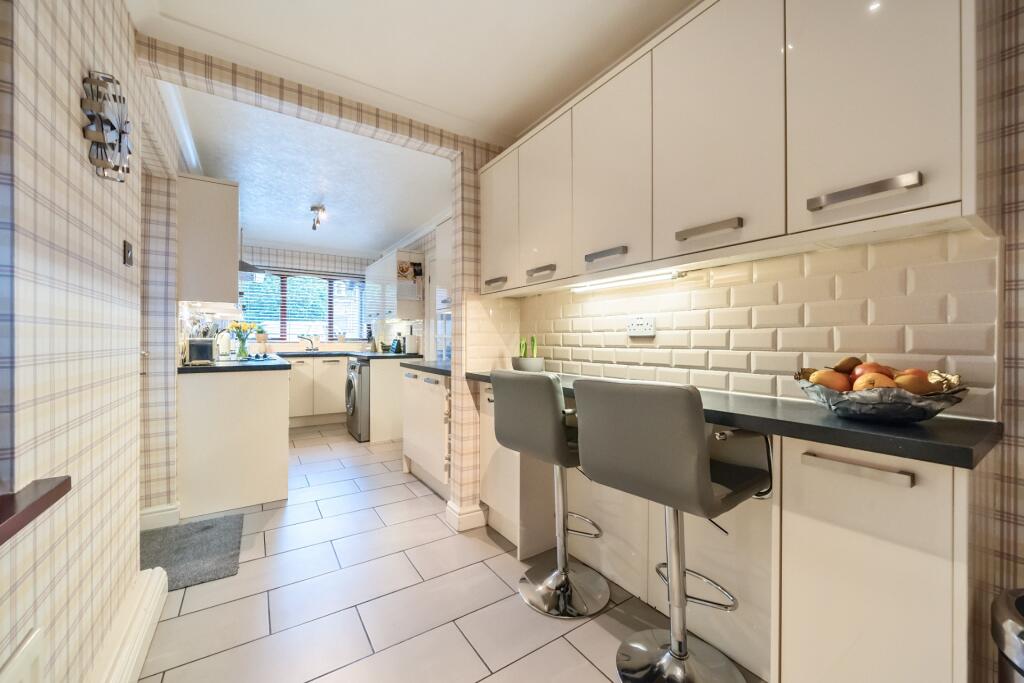 3 bedroom detached house for sale in Eggington Road, Wollaston