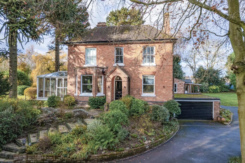 7 bedroom detached house for sale in Droitwich Road, Torton