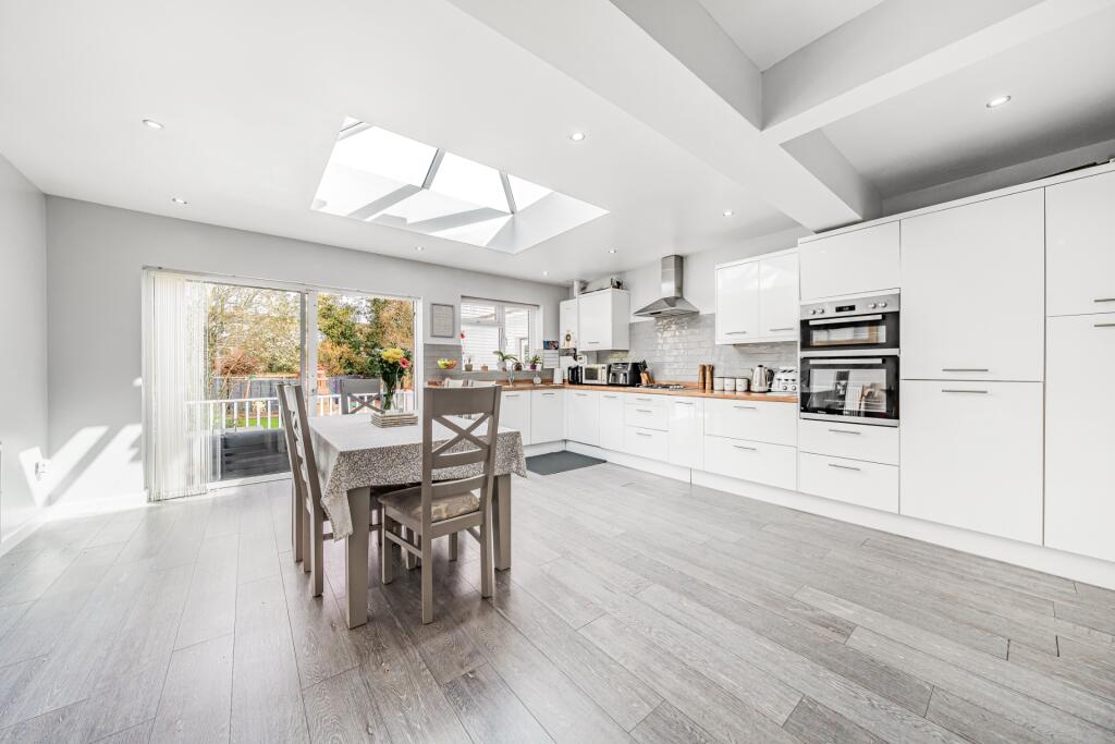 3 bedroom semidetached house for sale in Meadowcroft, Hagley