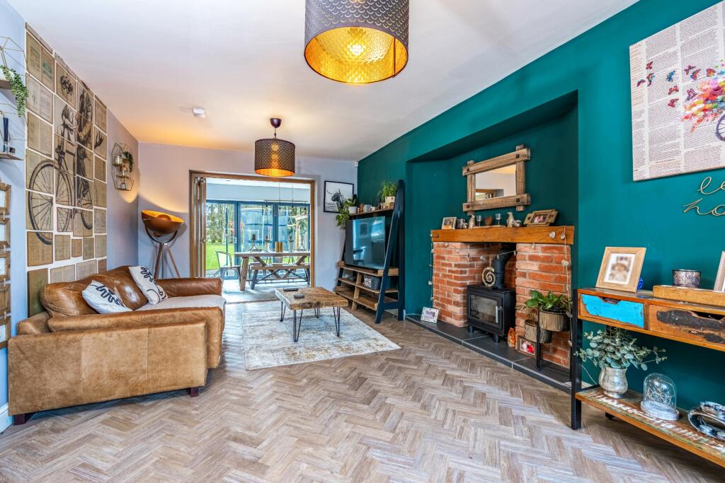 4 bedroom detached house for sale in Summerhill, Kingswinford, DY6