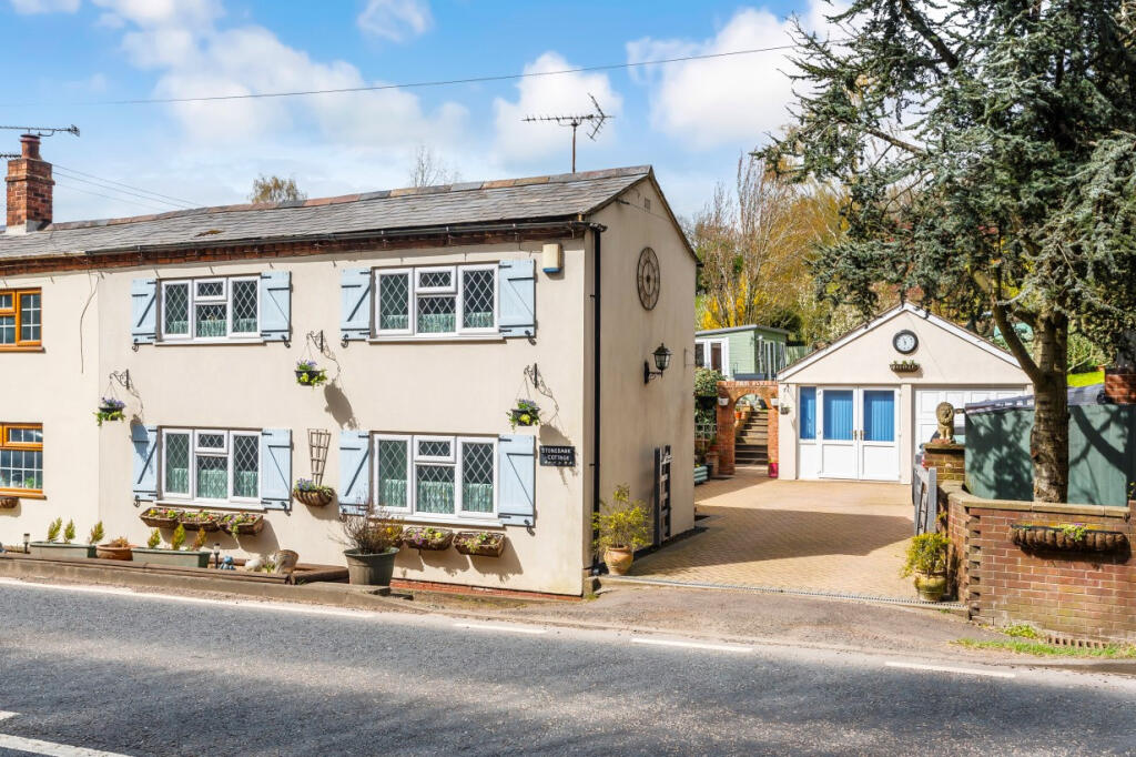 3 bedroom semidetached house for sale in Hereford Road, Storridge, Malvern, WR13