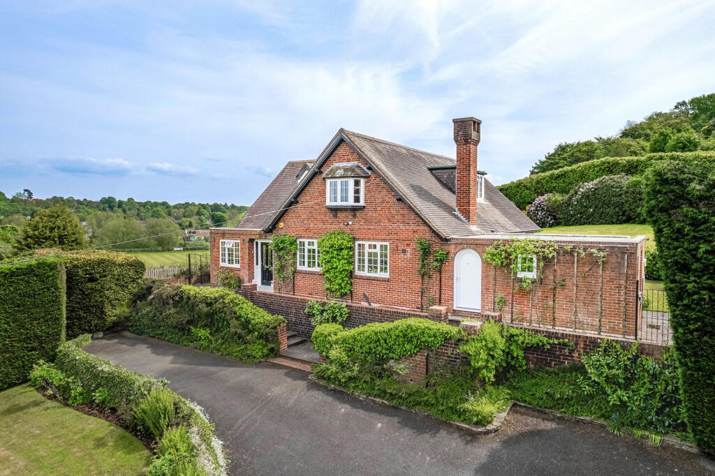 4 bedroom detached house for sale in Redhill, Bewdley, DY12