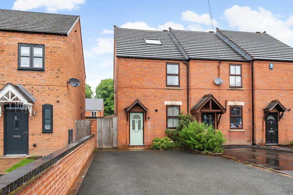 3 bedroom end of terrace house for sale in Brook Street, Stourbridge, DY8
