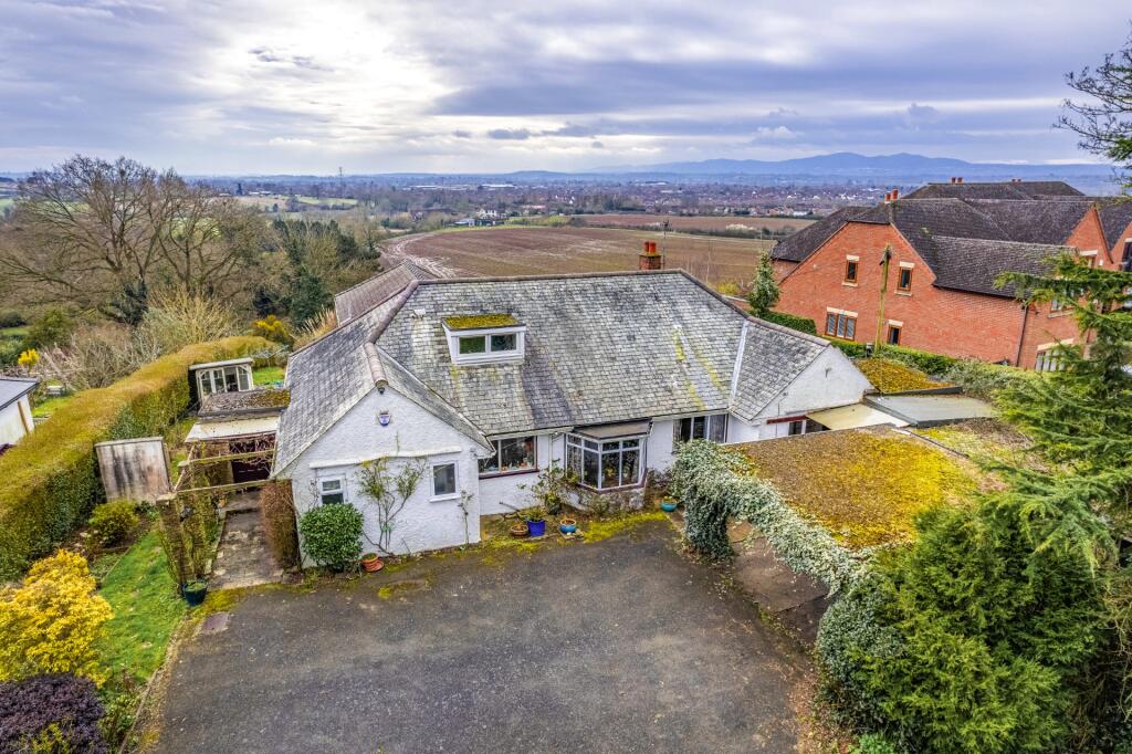 5 bedroom detached house for sale in Whittington Road, Worcester, WR5