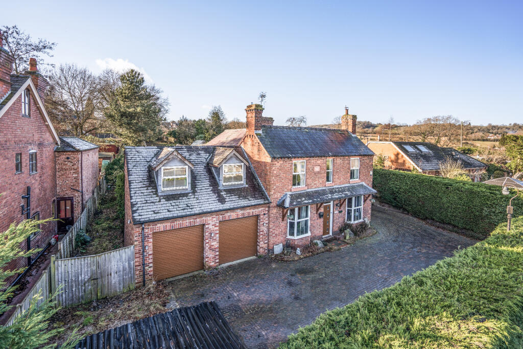 4 bedroom detached house for sale in Habberley Road, Kidderminster, DY11