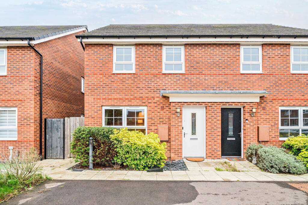 Main image of property: Top Knot Close, Nuneaton
