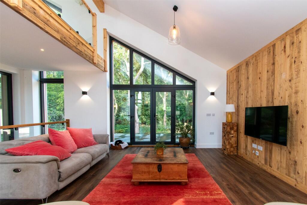 Additional property image - Park Street Lane, Park Street, St. Albans, Hertfordshire, AL2
