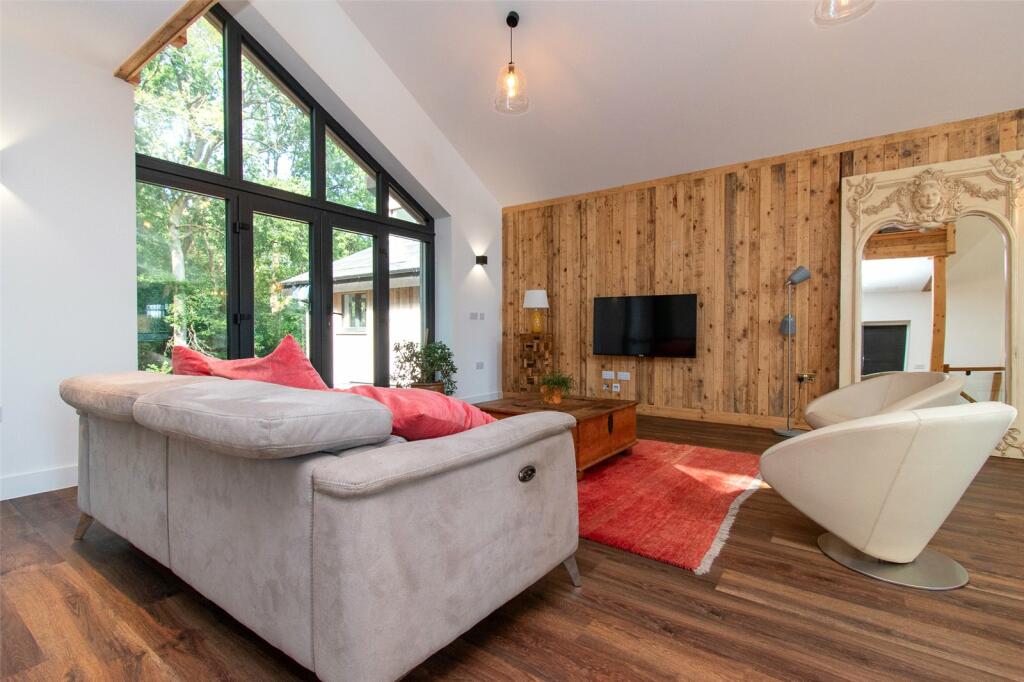 Additional property image - Park Street Lane, Park Street, St. Albans, Hertfordshire, AL2