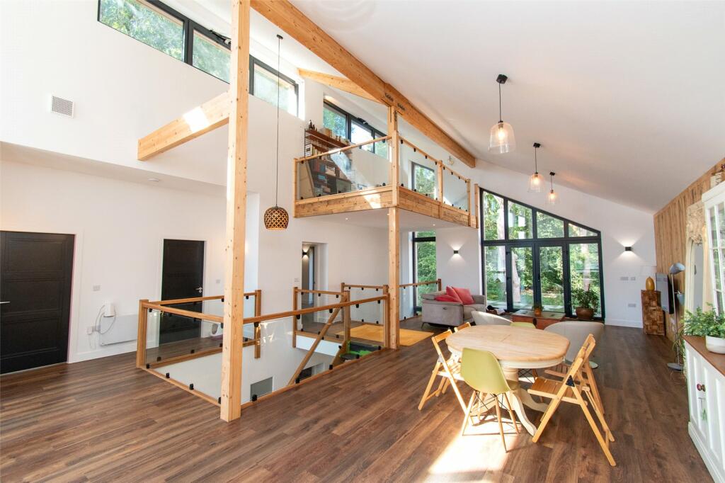 Additional property image - Park Street Lane, Park Street, St. Albans, Hertfordshire, AL2