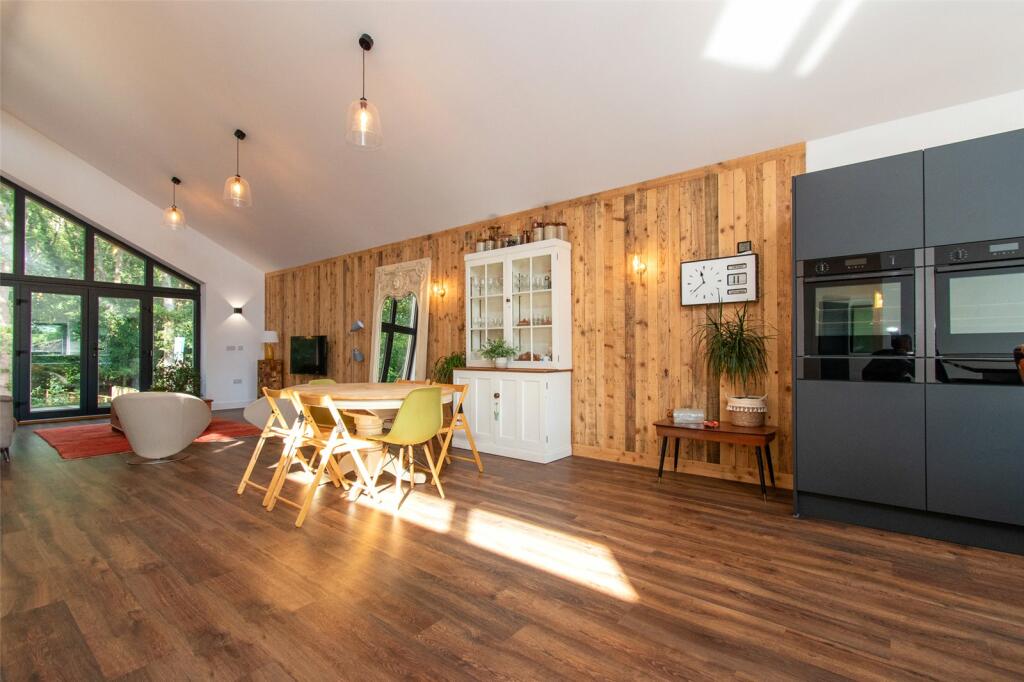 Additional property image - Park Street Lane, Park Street, St. Albans, Hertfordshire, AL2
