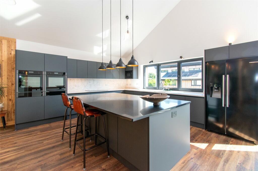 Additional property image - Park Street Lane, Park Street, St. Albans, Hertfordshire, AL2