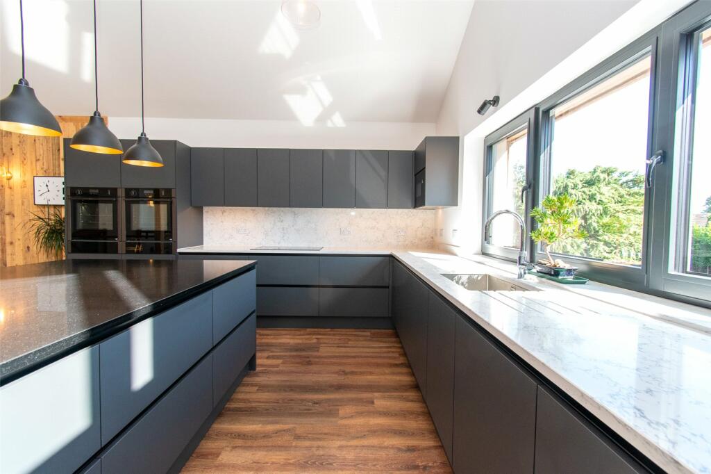 Additional property image - Park Street Lane, Park Street, St. Albans, Hertfordshire, AL2