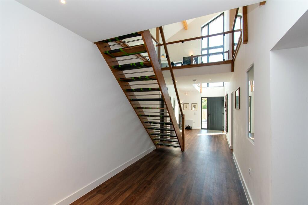Additional property image - Park Street Lane, Park Street, St. Albans, Hertfordshire, AL2