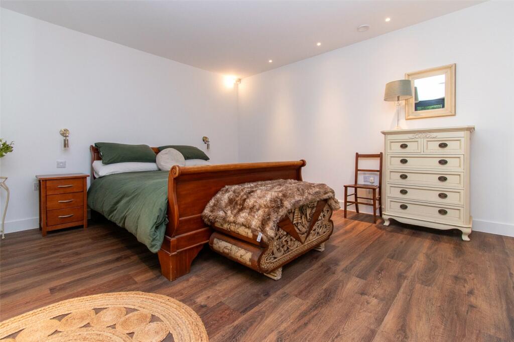 Additional property image - Park Street Lane, Park Street, St. Albans, Hertfordshire, AL2