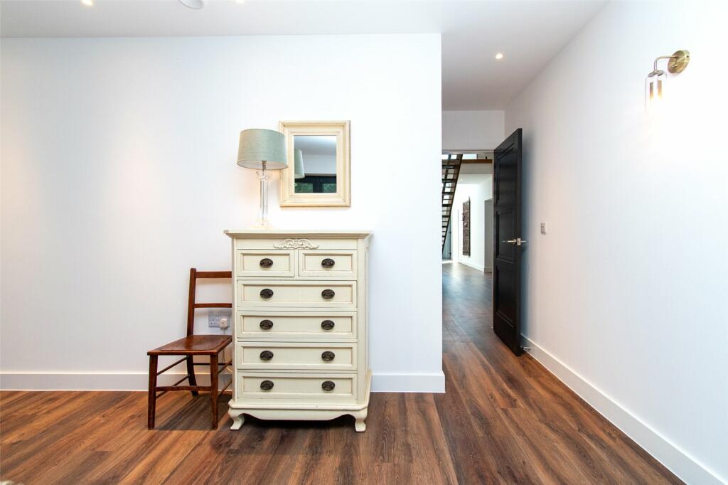 Additional property image - Park Street Lane, Park Street, St. Albans, Hertfordshire, AL2