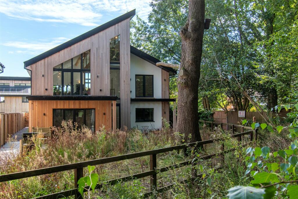 Additional property image - Park Street Lane, Park Street, St. Albans, Hertfordshire, AL2
