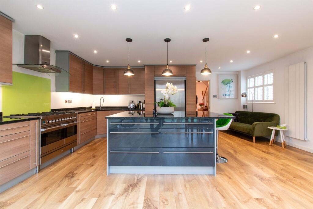 Additional property image - De Tany Court, St. Albans, Hertfordshire, AL1