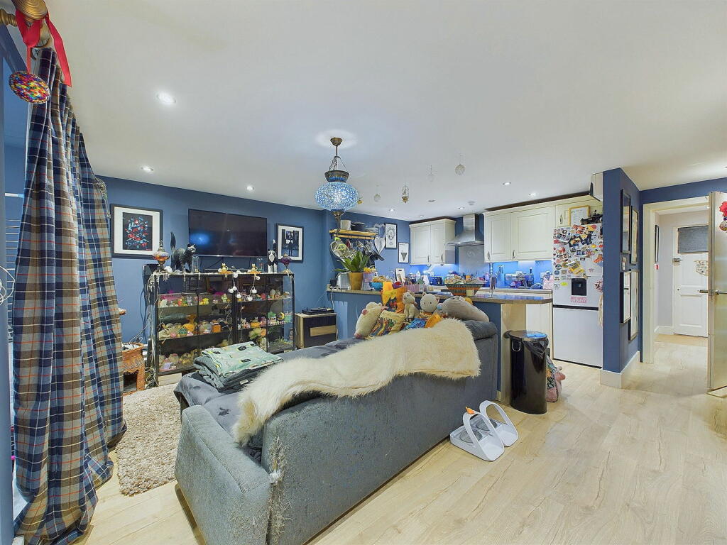 Additional property image - Bedford Square, Brighton, BN1 2PN