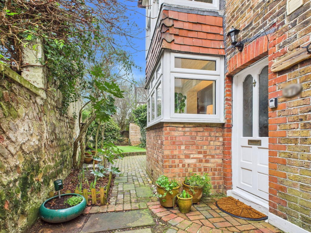 Main image of property: Pembroke Crescent, Hove, BN3 5DF