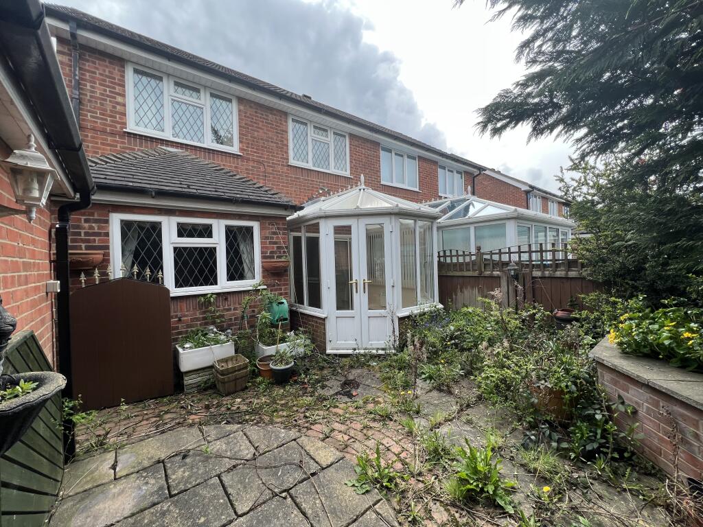 3 bedroom semidetached house for sale in Knightsbridge, New Waltham