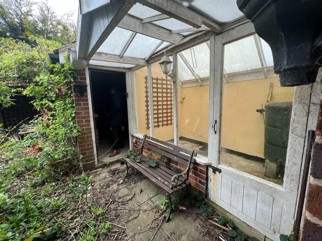 3 bedroom semidetached house for sale in Knightsbridge, New Waltham