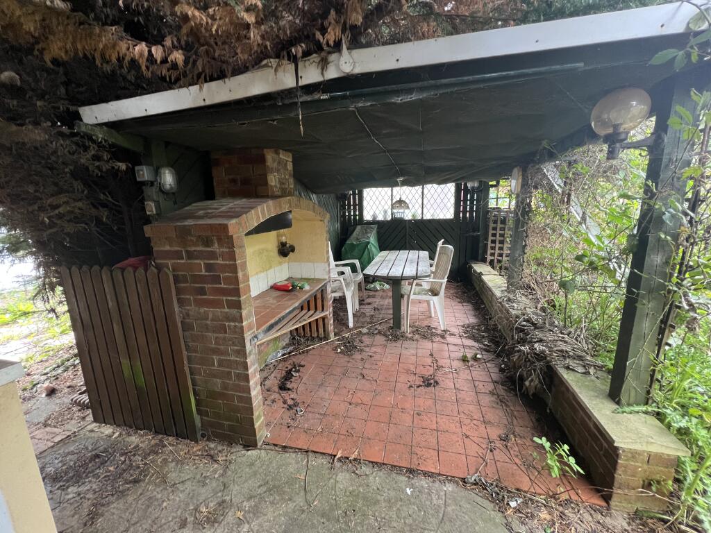 3 bedroom semidetached house for sale in Knightsbridge, New Waltham